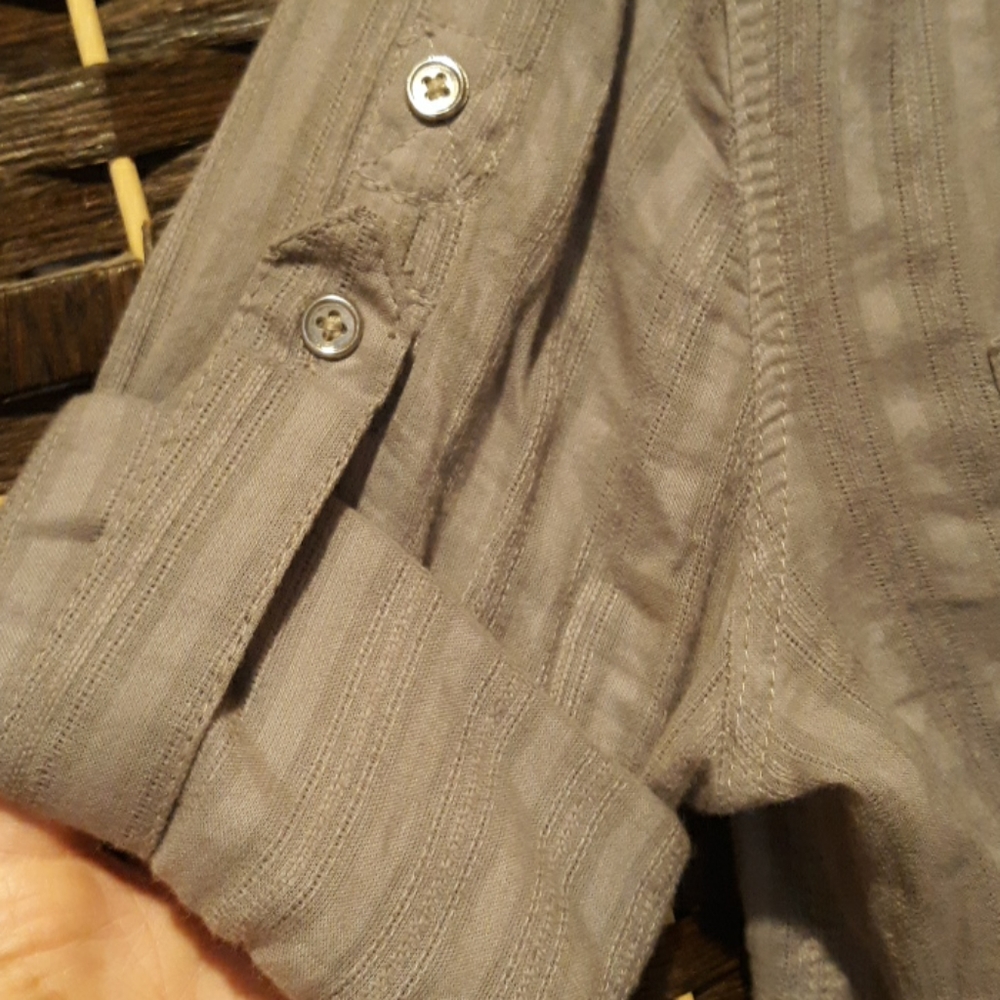 Button up shirt. - Picture 2 of 4